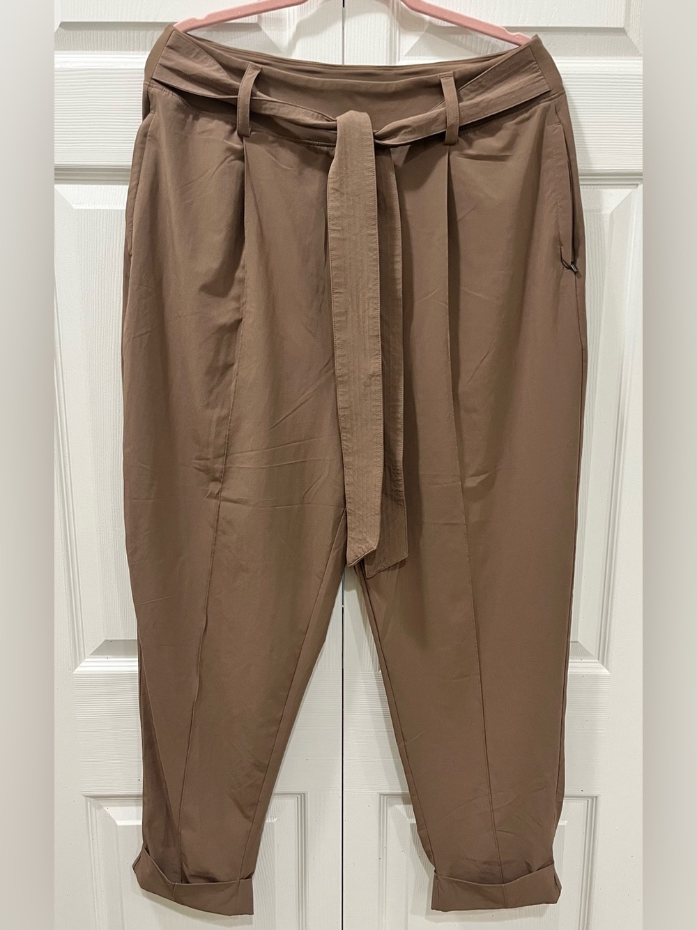 Athleta Cardiff Pant in the color Rustic Beige,size 16.
